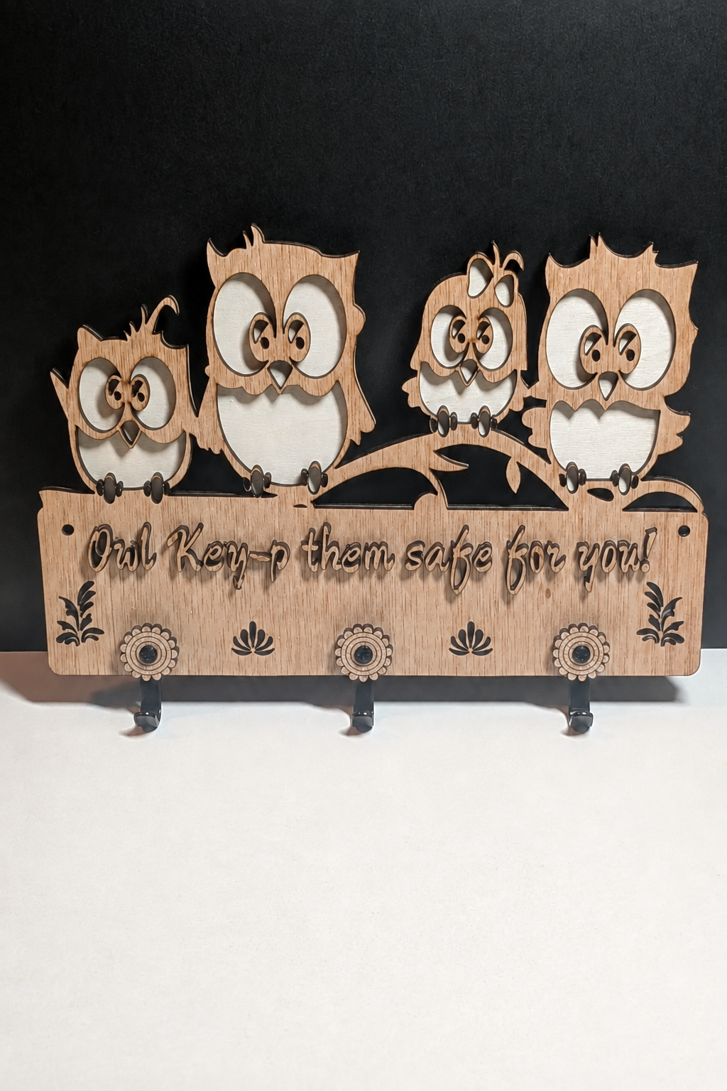 Three-hook owl keyholder with one decorative pattern per gap